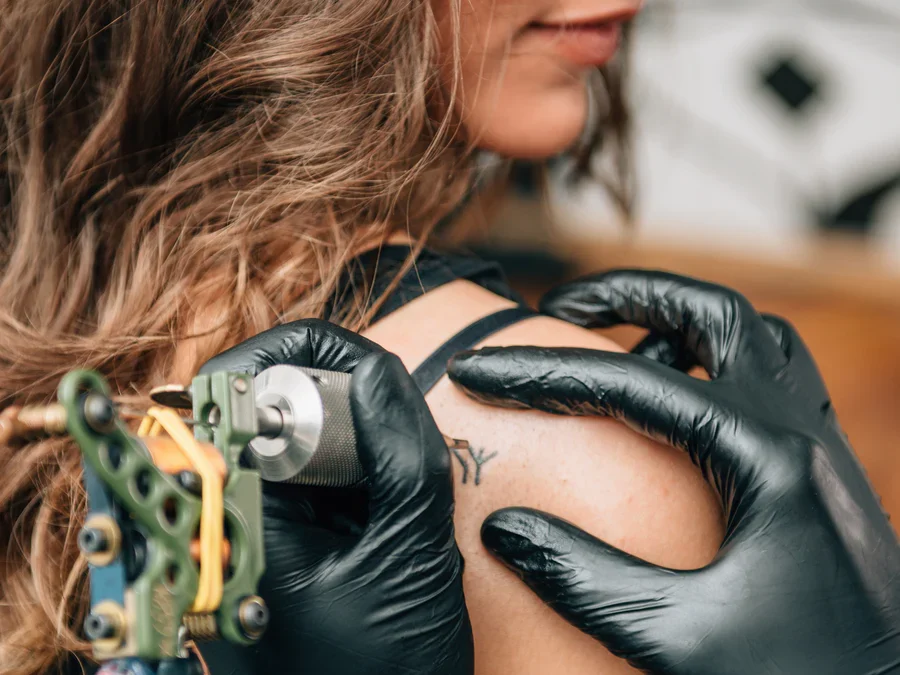 ¿Ayuda el CBD para la cura de los tatuajes?
